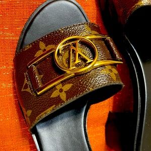 Beautiful Louis Vuitton shoe (lock it mule)